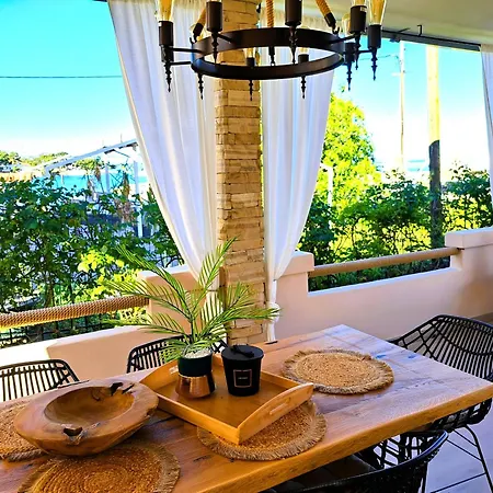 Vakantiehuis Beachfront Delight With Private Pool *