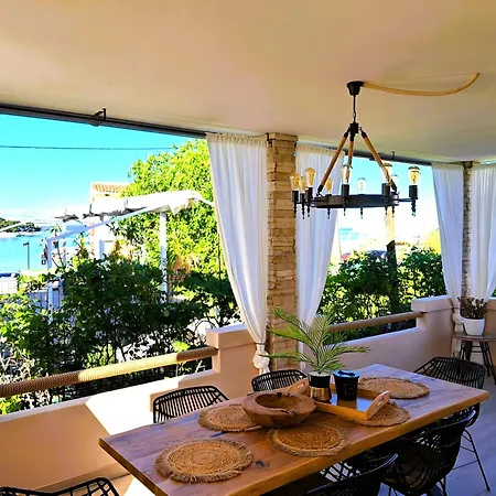 Σπίτι διακοπών Beachfront Delight With Private Pool