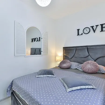 Beachfront Delight With Private Pool Holiday home Petrcane
