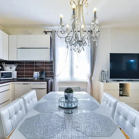 Holiday home Beachfront Delight With Private Pool *