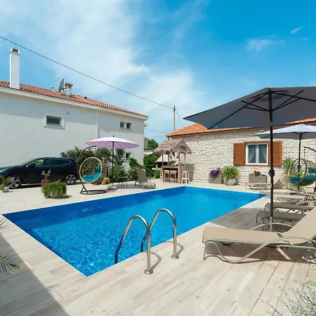 Holiday home Beachfront Delight With Private Pool *