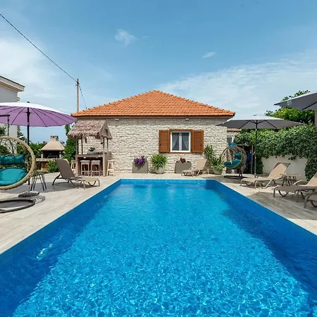 Beachfront Delight With Private Pool * Petrcane