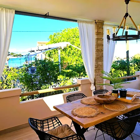 Holiday home Beachfront Delight With Private Pool *