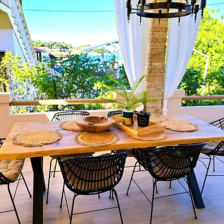 Holiday home Beachfront Delight With Private Pool *